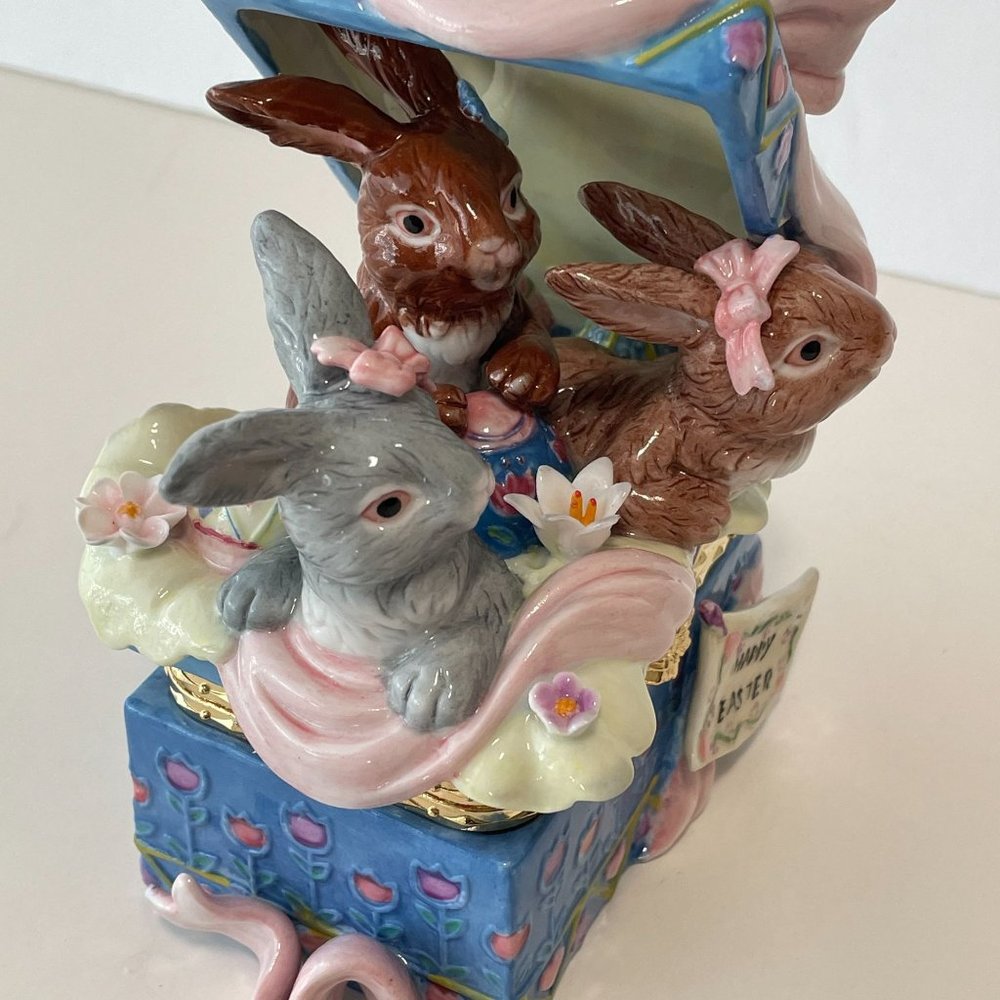 CWC Porcelain Box Easter Bunnies & Eggs Hinged Keepsake Hand Painted Home Decor - Picture 7 of 16